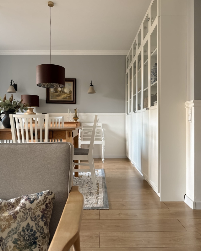 Brązowa lampa wisząca ze wzorzystym abażurem FARMHOUSE II M - aranżacja