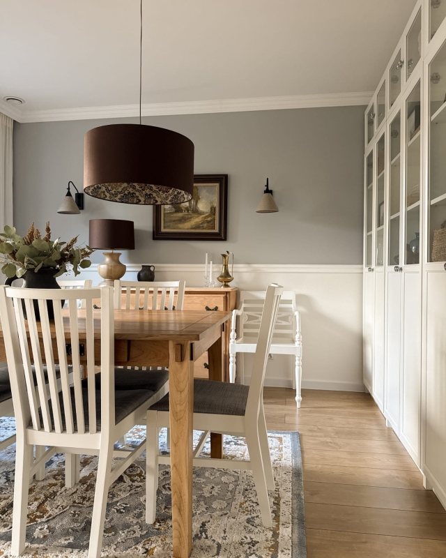 Brązowa lampa wisząca ze wzorzystym abażurem FARMHOUSE I L - aranżacja