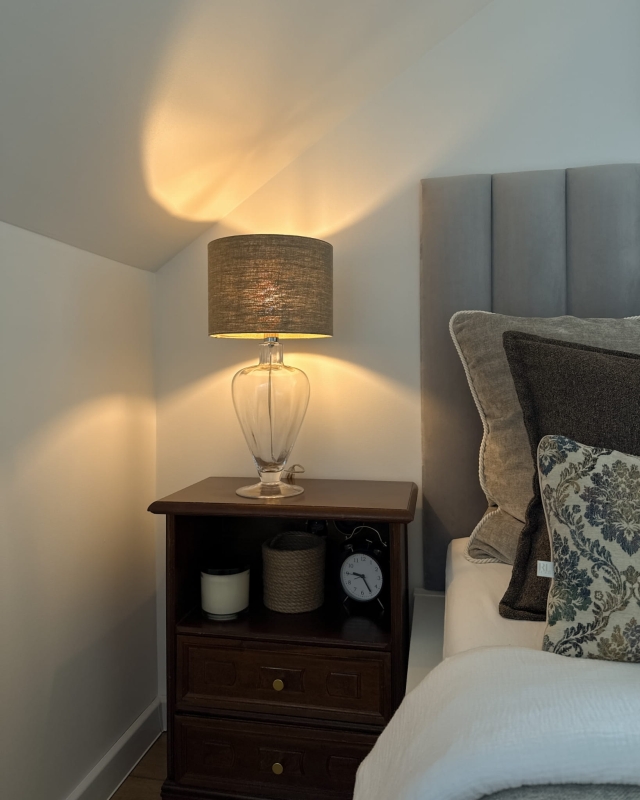 Lniany abażur do lampki nocnej walec 25 cm ILIA - aranżacja