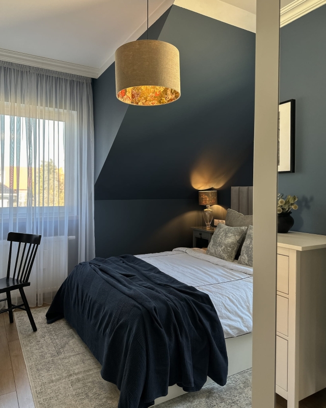 Lniana lampa wisząca w kwiaty wewnątrz AURA I - aranżacja