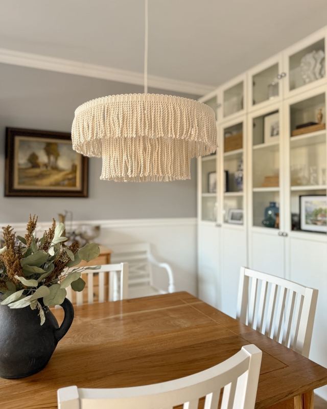 Kremowa sznurkowa lampa wisząca boho MIRA - aranżacja