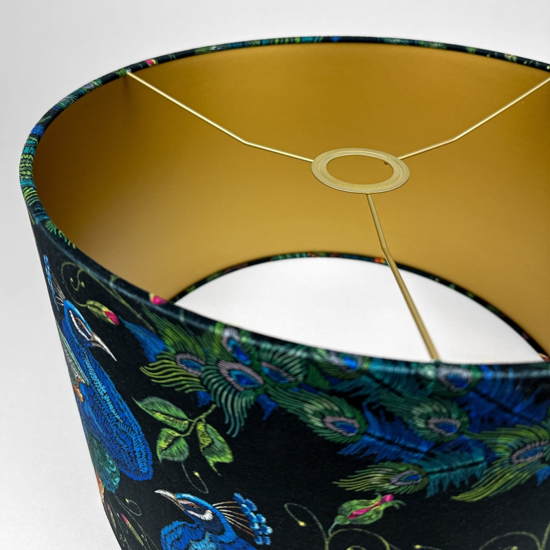 Czarny abażur w pawie ze złotym wnętrzem walec 38 cm PAVA GOLD - detal