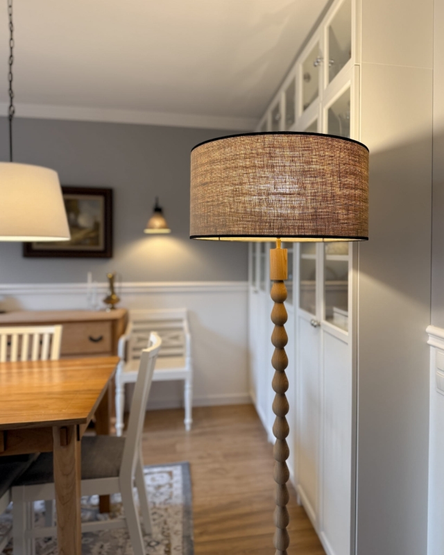 Jutowy abażur z czarną lamówką walec 50 cm TELA BLACK - aranżacja