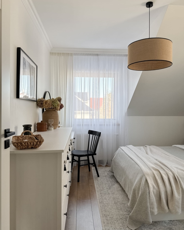 Jutowa lampa wisząca z czarnym zawieszeniem TELA BLACK II - aranżacja