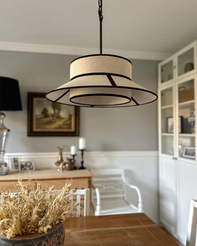 Lniana lampa wisząca na łańcuchu ONVI I len - aranżacja