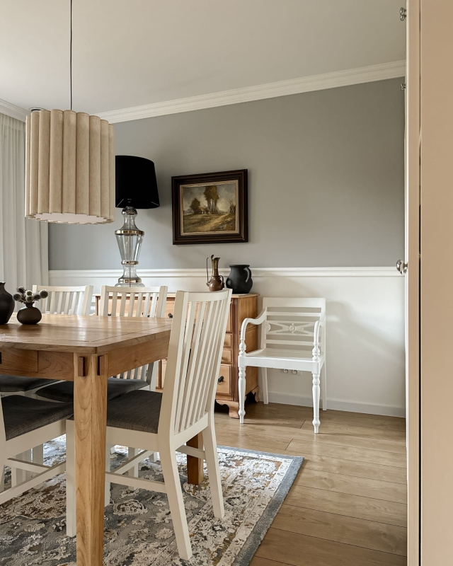 Lniany pofalowany abażur z pergaminową blendą ONDE 35 cm - aranżacja