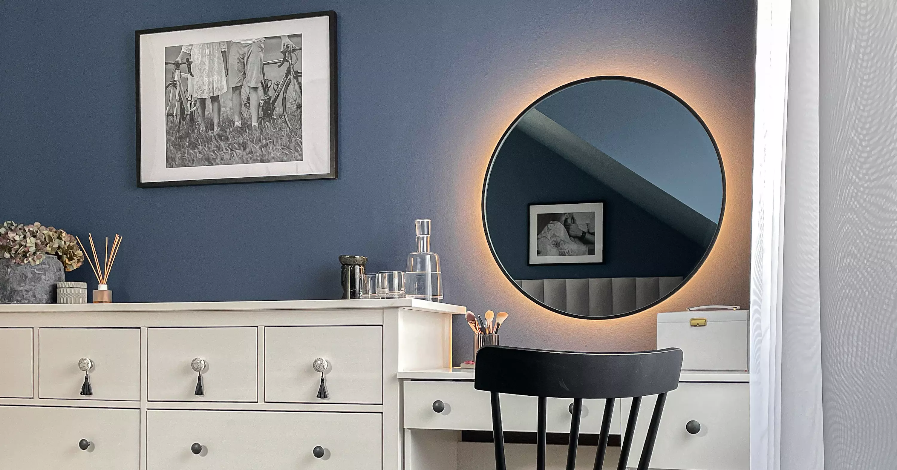 Okrągłe lustro do sypialni z podświetleniem Scandi Slim Giera Design