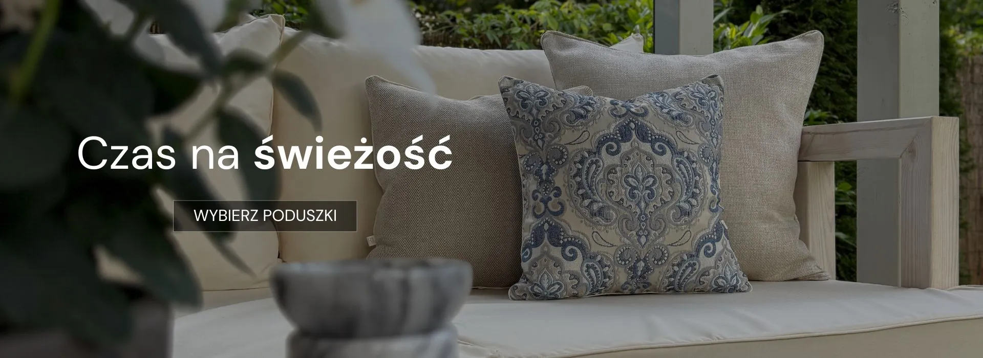 Wiosenne poszewki na poduszki z naturalnych tkanin oraz wzorzystych żakardów. RL DESIGN